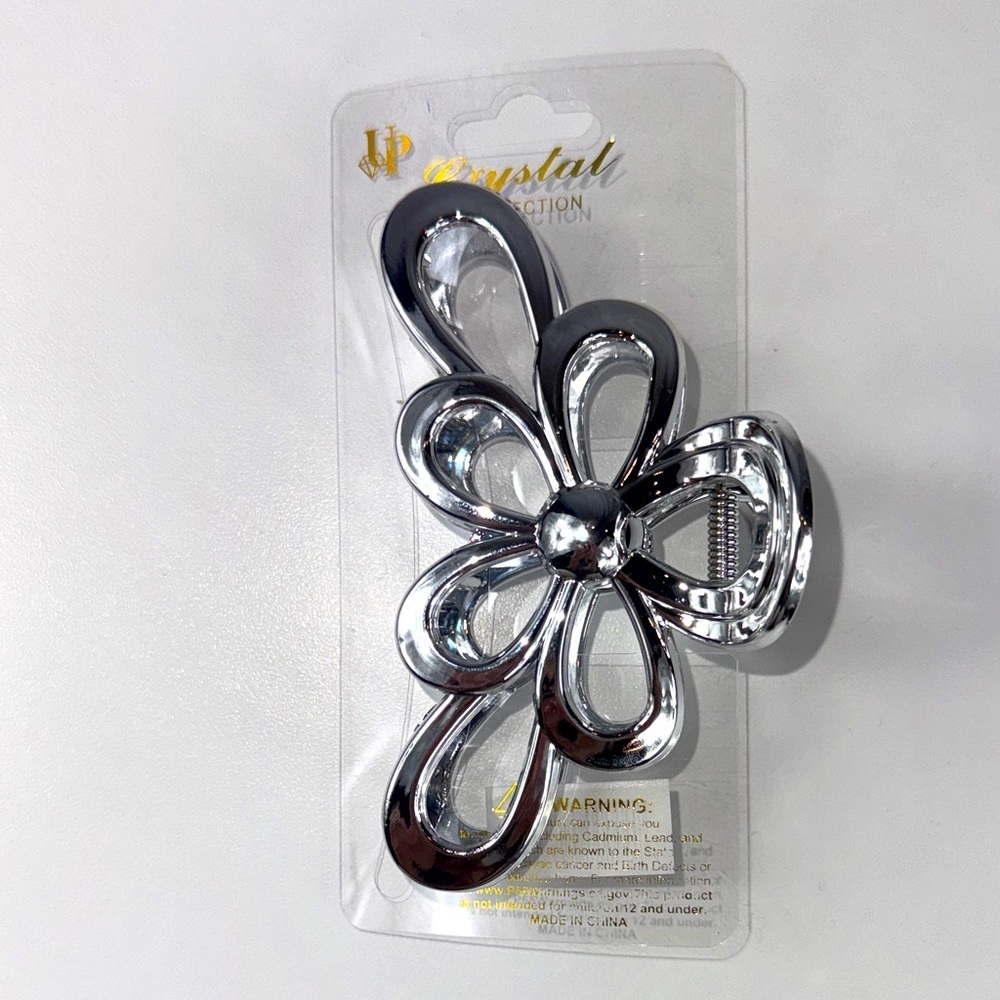 NWT Silver Flower Hair Clip